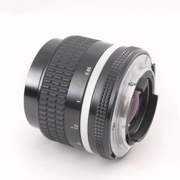 Nikon 85mm F2 AI-S