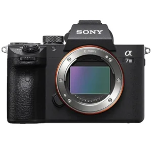 Sony A7III Cámara Sony A7III mirrorless full frame con sensor de alta resolución y excelente rendimiento profesional. Sony A7III con grabación de video 4K y enfoque automático rápido con seguimiento en tiempo real. Cámara Sony Alpha A7III ideal para fotografía profesional, retratos, bodas y creación de contenido. Sony A7III full frame con gran rendimiento en baja luz y estabilización de imagen integrada. Cámara Sony A7III compacta y potente diseñada para fotografía avanzada y producción audiovisual profesional.