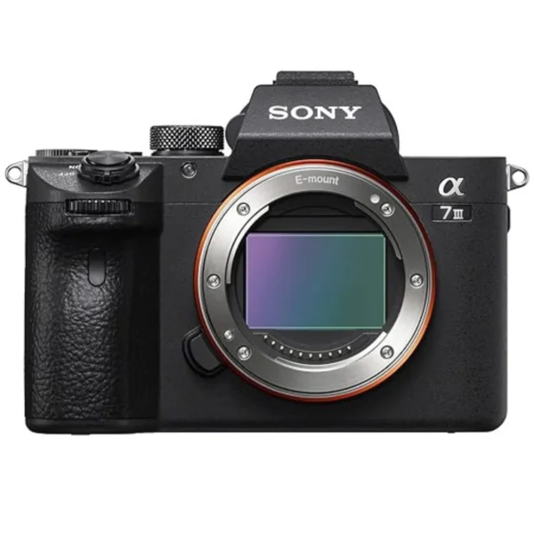 Cámara Sony A7III mirrorless full frame con sensor de alta resolución y excelente rendimiento profesional. Sony A7III con grabación de video 4K y enfoque automático rápido con seguimiento en tiempo real. Cámara Sony Alpha A7III ideal para fotografía profesional, retratos, bodas y creación de contenido. Sony A7III full frame con gran rendimiento en baja luz y estabilización de imagen integrada. Cámara Sony A7III compacta y potente diseñada para fotografía avanzada y producción audiovisual profesional.