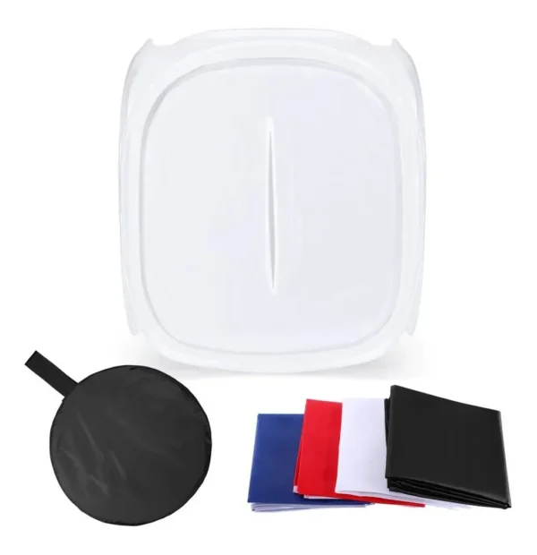 Caja cubo de luz para producto 50x50 cm ideal para fotografía profesional de productos y ecommerce. Cubo de luz fotográfico 50x50 cms con iluminación uniforme para capturar imágenes de alta calidad. Caja de luz para fotografía de productos perfecta para tiendas online, catálogos y contenido publicitario. Light box 50x50 cm portátil y fácil de montar para fotografía de objetos pequeños y medianos. Caja cubo de luz 50x50 cms diseñada para eliminar sombras y mejorar la presentación de productos.