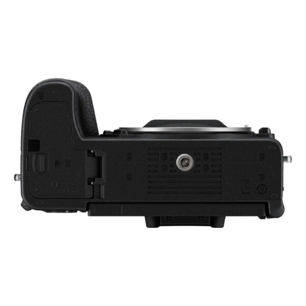 Nikon Z50 II con lente 16–50 mm VR (APS-C, 20.9 MP). Mirrorless con AF inteligente de sujetos (personas, aves, autos) y vari-angle LCD. Vídeo 4K/60p, disparo continuo 30 fps. Ideal para foto de viajes y vídeo diario por su ligereza y enfoque eficaz.