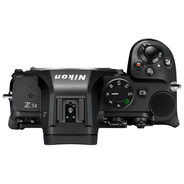 Nikon Z5 II (full-frame, 24.5 MP)【88†L155-L158】. Cámara sin espejo con 5 ejes de estabilización (≈7.5 stops), AF inteligente de 9 tipos de sujeto. Ráfagas de 30 fps y video 4K. Perfecta para fotografía de paisaje, viajes o entornos de poca luz gracias a su sensor full-frame y estabilización.