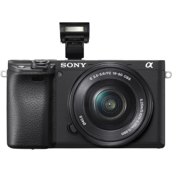 Sony A6400 con lente 16–50 mm (APS-C, 24.2 MP). Mirrorless con AF híbrido y Eye-AF, ráfagas de 11 fps. Graba 4K/30p. Cuerpo compacto sin estabilización interna, pero ideal para fotografía/vídeo en viajes y vlogs por su rapidez y calidad de imagen.