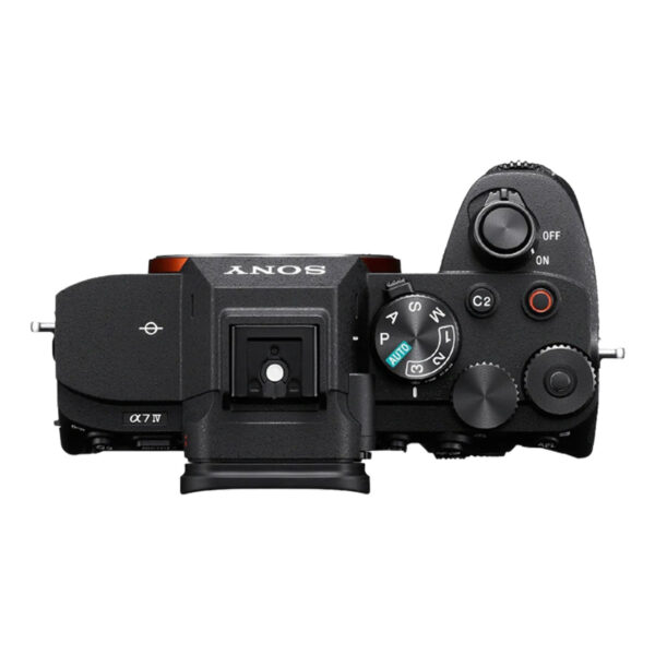 Sony A7 IV (full-frame, 33 MP) con lente 28–70 mm OSS (kit). Sensor BSI-CMOS de 33 MP. AF de 759 puntos con Eye-AF, ráfaga 10 fps, vídeo 4K/60p. Perfecta para foto de retratos y video profesional por su nitidez y enfoque preciso
