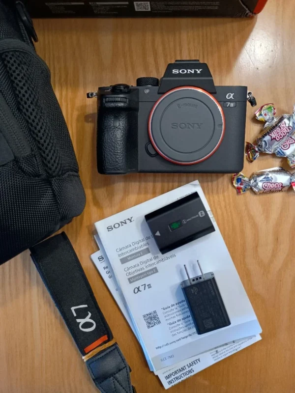Camara mirrorless Sony A7 III usada en Bogota excelente estado con tapa frontal